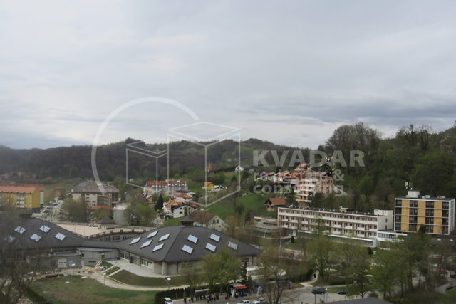 Krapinske Toplice/dvoetažni stan 190,24m2/terase+balkoni/odlična lokacija!