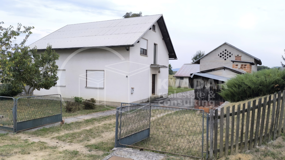 JEDINSTVENA PRILIKA&excl;  Impozantno imanje s golemim turisti&ccaron;kim potencijalom &ndash; Ku&cacute;a 180 m&sup2;&comma; gara&zcaron;e&comma; radiona i top lokacija&excl;