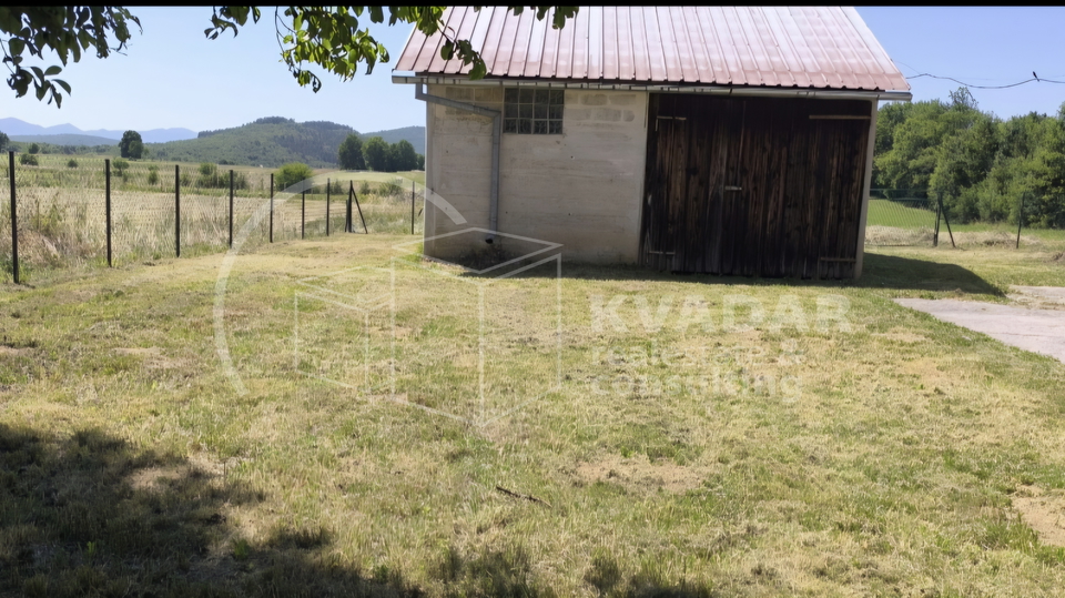 JEDINSTVENA PRILIKA&excl;  Impozantno imanje s golemim turisti&ccaron;kim potencijalom &ndash; Ku&cacute;a 180 m&sup2;&comma; gara&zcaron;e&comma; radiona i top lokacija&excl;