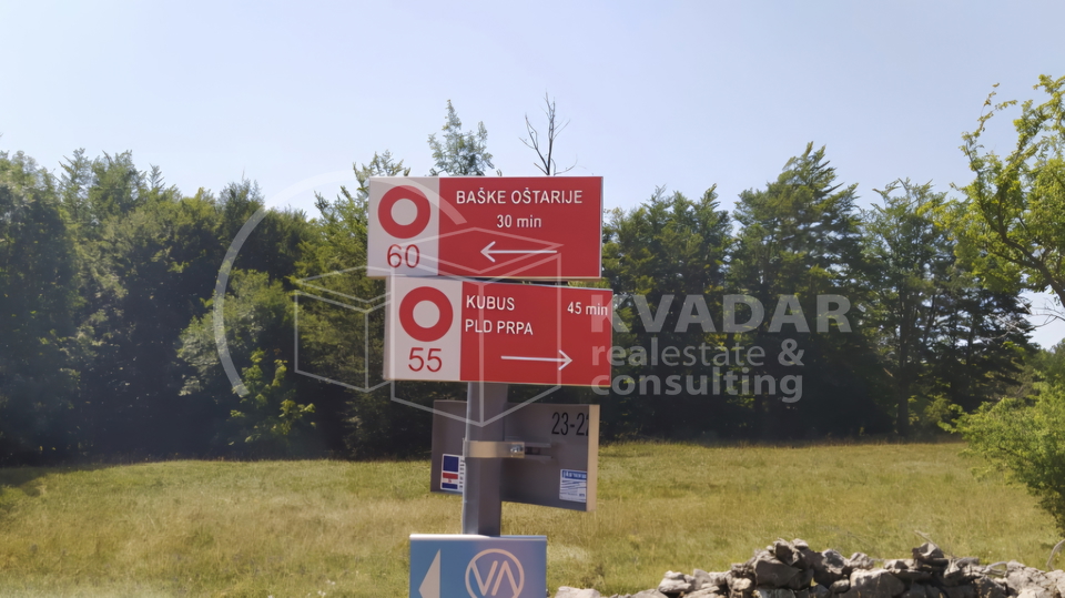 JEDINSTVENA PRILIKA&excl;  Impozantno imanje s golemim turisti&ccaron;kim potencijalom &ndash; Ku&cacute;a 180 m&sup2;&comma; gara&zcaron;e&comma; radiona i top lokacija&excl;