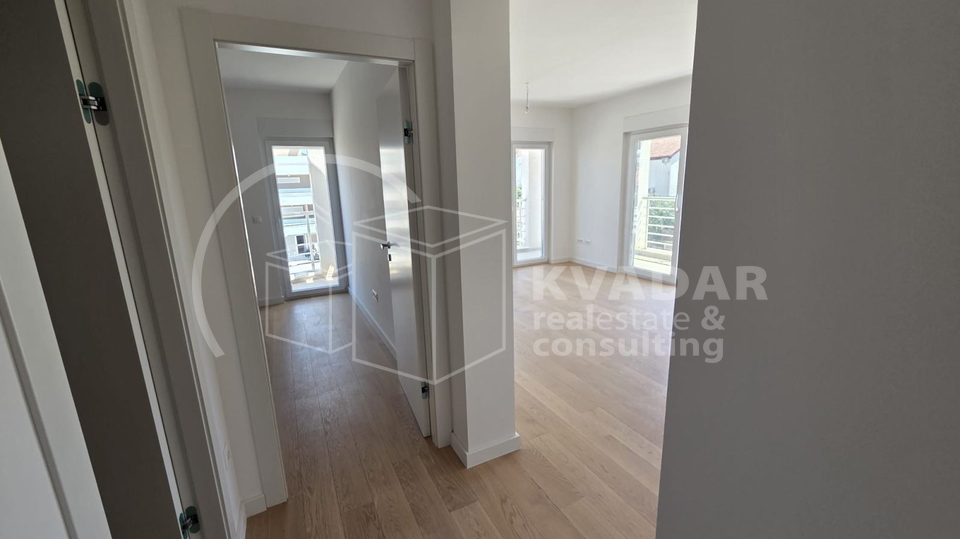 Zadar/novogradnja-luksuzan stan 4-sobni-121m2/terasa!