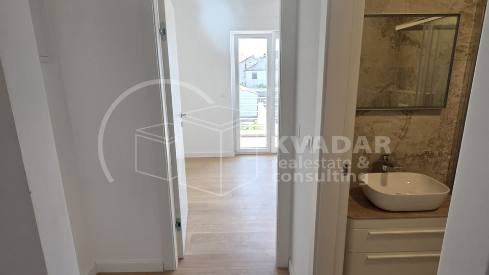 Zadar/novogradnja-luksuzan stan 4-sobni-121m2/terasa!
