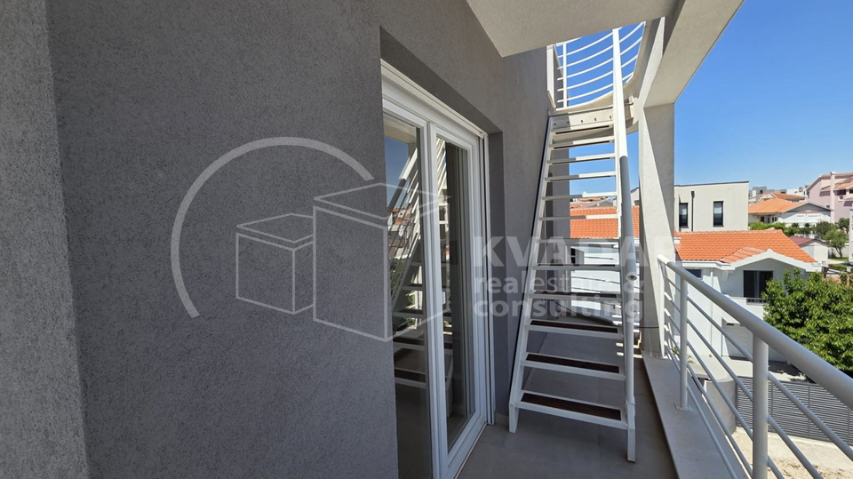 Zadar/novogradnja-luksuzan stan 4-sobni-121m2/terasa!
