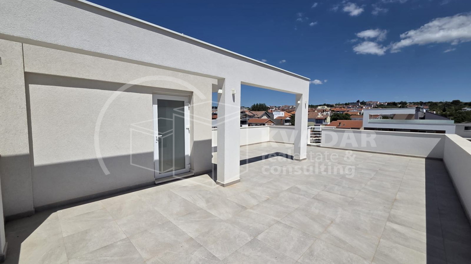 Zadar/novogradnja-luksuzan stan 4-sobni-121m2/terasa!
