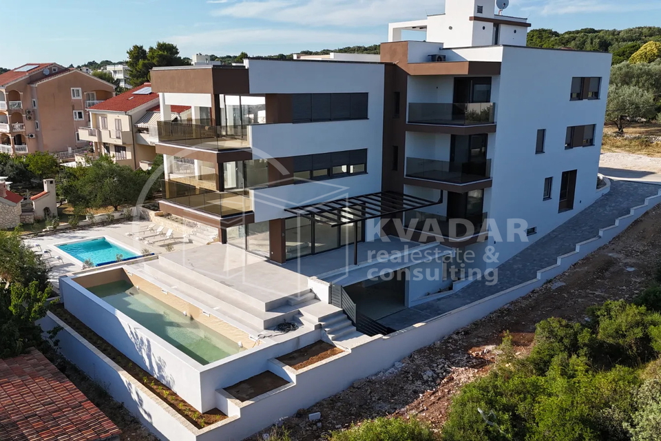 KOŽINO / LUKSUZAN APARTMAN  S BAZENOM 227 m2 / NOVOGRADNJA