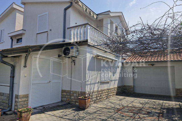 KUĆA ZA PRODAJU, DUPLEX  -  ZATON (pješaćka udaljenost do mora, cca 600 m)