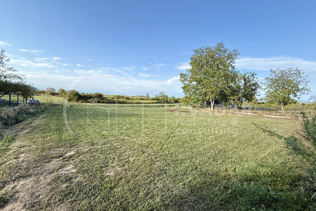 VELIKA RAKOVICA, SAMOBOR – RAVNA PARCELA 741 m² - UZ PRIRODU I POTOK
