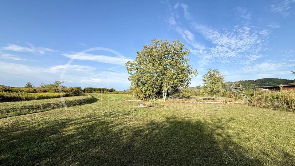 VELIKA RAKOVICA&comma; SAMOBOR &ndash; RAVNA PARCELA 741 m&sup2; - UZ PRIRODU I POTOK