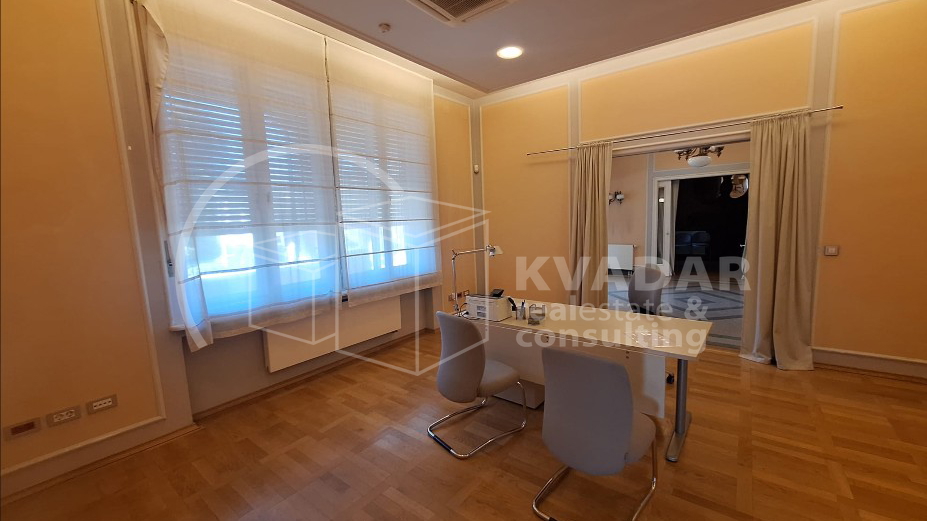 Ekskluzivan poslovni prostor 1130 m&sup2; za najam &ndash; Reprezentativna povijesna zgrada &lpar;M namjena&rpar; sa zatvorenim bazenom i saunom&excl;