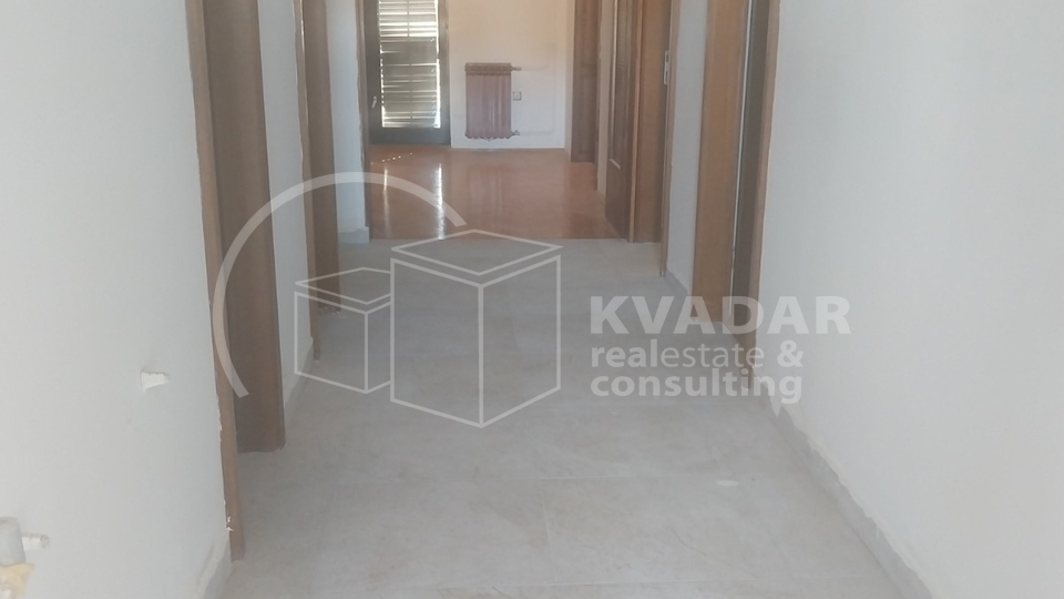 Rijeka/HOSTI, ETAŽA S OKUĆNICOM + visoko potkrovlje ukupno 199,11m2