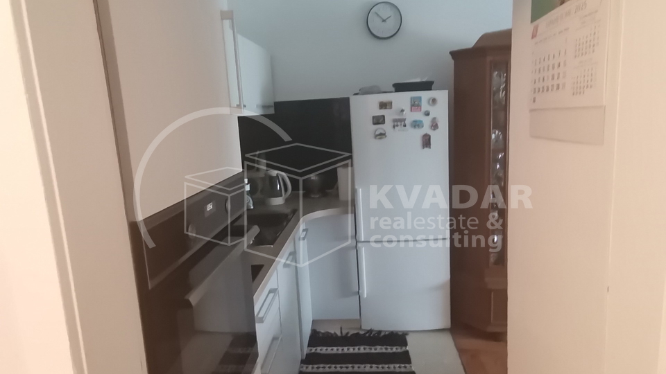 KUTINA,CENTAR1,PREKRASAN DVOSOBAN STAN(51,92 m2)SA BALKONOM