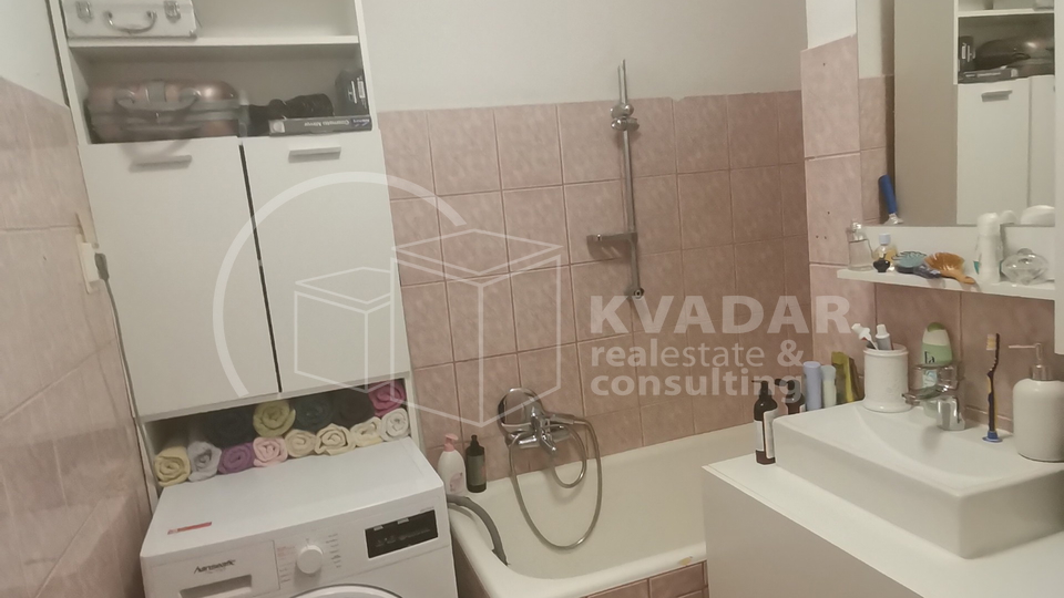 KUTINA,CENTAR1,PREKRASAN DVOSOBAN STAN(51,92 m2)SA BALKONOM
