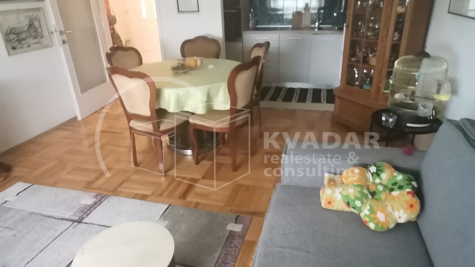KUTINA,CENTAR1,PREKRASAN DVOSOBAN STAN(51,92 m2)SA BALKONOM