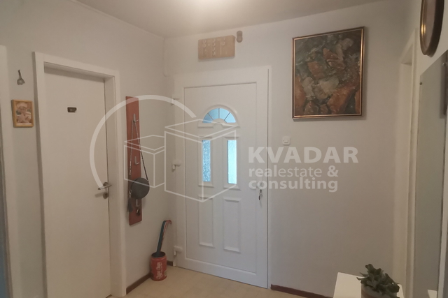 KUTINA,CENTAR1,PREKRASAN DVOSOBAN STAN(51,92 m2)SA BALKONOM