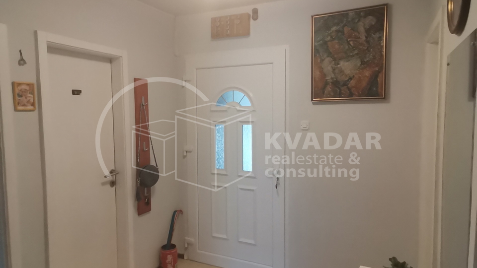 KUTINA,CENTAR1,PREKRASAN DVOSOBAN STAN(51,92 m2)SA BALKONOM