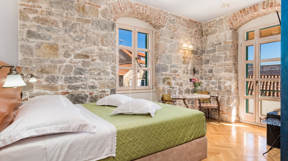 Historic center of Split - Luxurious 3-bedroom apartment 80m2 on the second floor of a stone house