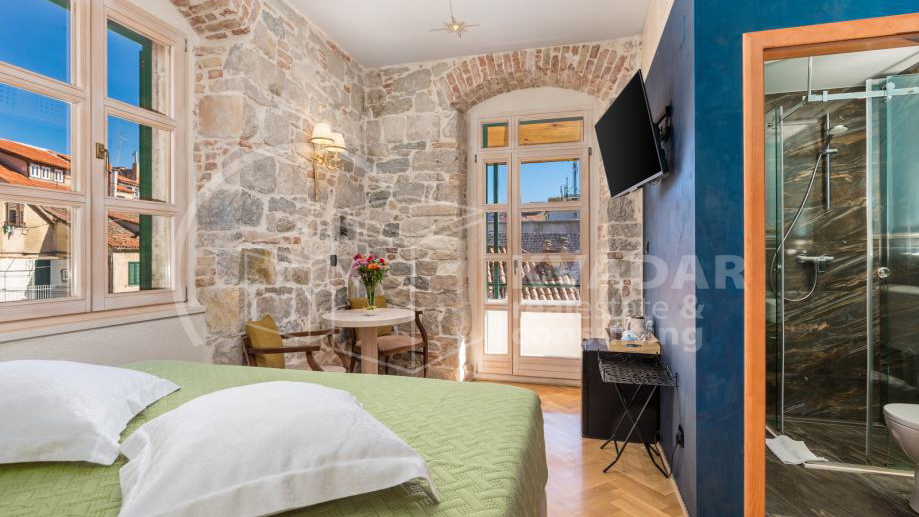 Historic center of Split - Luxurious 3-bedroom apartment 80m2 on the second floor of a stone house