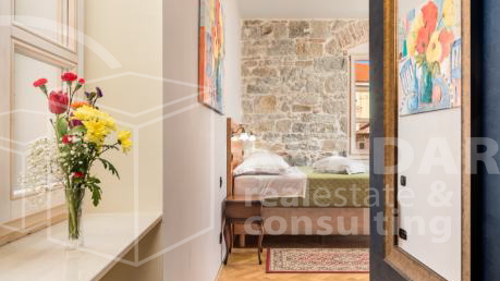 Historic center of Split - Luxurious 3-bedroom apartment 80m2 on the second floor of a stone house