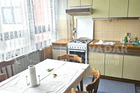 Stan u Španskom, treći kat, lođa, uredna zgrada s liftom