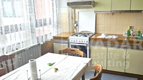 Stan u Španskom, treći kat,  lođa, uredna zgrada s liftom