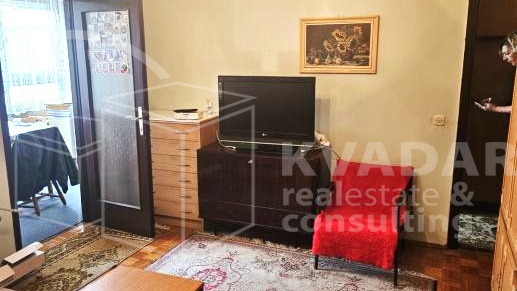 Stan u Španskom, treći kat,  lođa, uredna zgrada s liftom