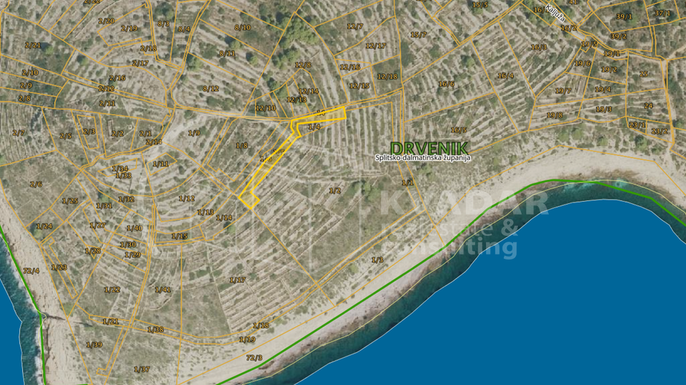 Teren  od  1072m2 na Drveniku malom,  predio Kantunine + poljoprivredni teren od 1313m2 na području Rata , nadomak Trogiru