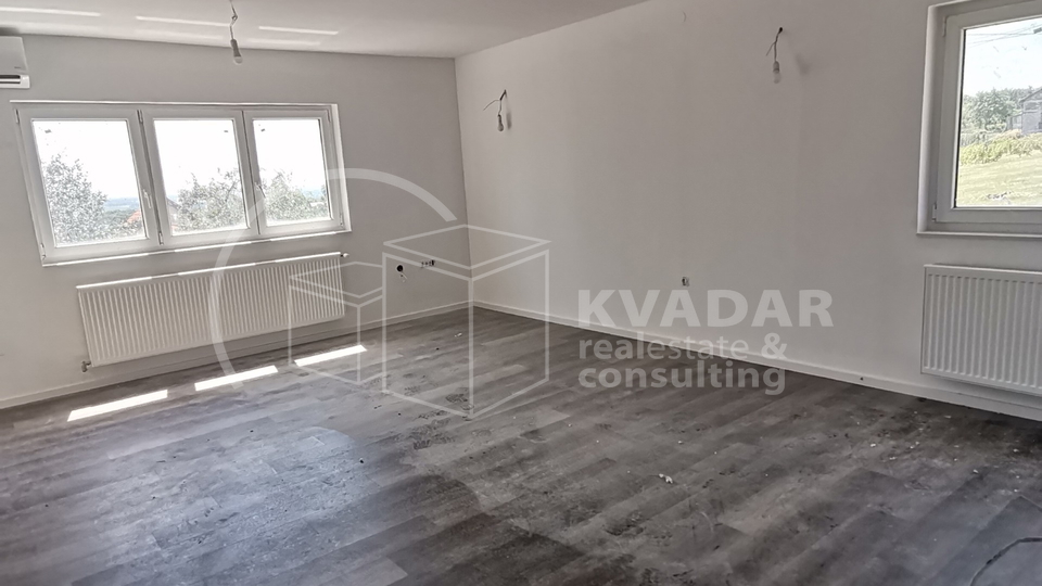 SUPER PRILIKA!DUGO SELO,4-SOBAN STAN (135,73 m2) SA GARAŽOM, 2 SPREMIŠTA I TERASOM