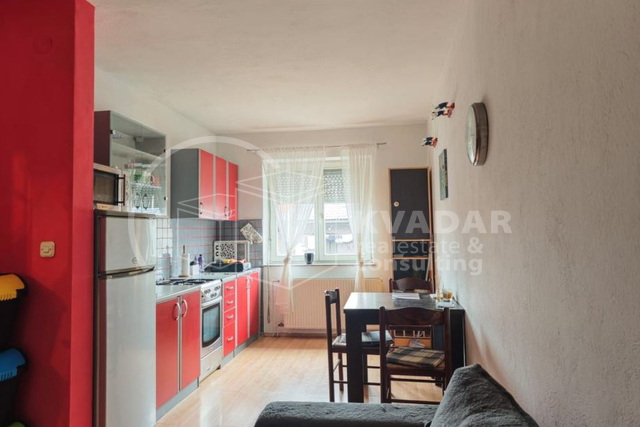 Odlična investicija/lokacija/2-etažni stan u zgradi/vrt/ 101m2/275.000€!!