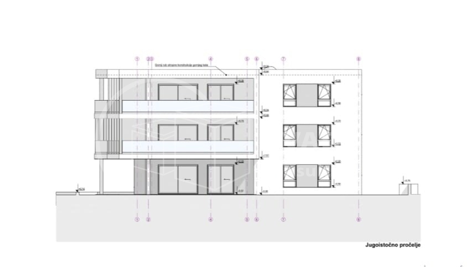 Prodaje se luksuzan stan u Tribunju površine 99 m2 / vrt površine 122 m2 / 200 m od plaže