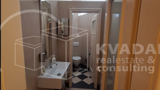 Ekskluzivan poslovni prostor 1130 m&sup2; za najam &ndash; Reprezentativna povijesna zgrada &lpar;M namjena&rpar; sa zatvorenim bazenom i saunom&excl;