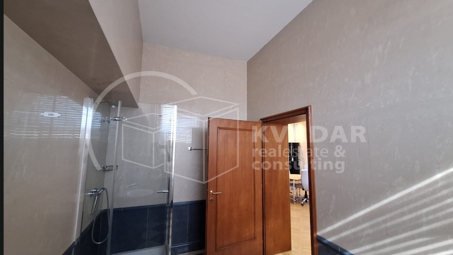 Ekskluzivan poslovni prostor 1130 m&sup2; za najam &ndash; Reprezentativna povijesna zgrada &lpar;M namjena&rpar; sa zatvorenim bazenom i saunom&excl;