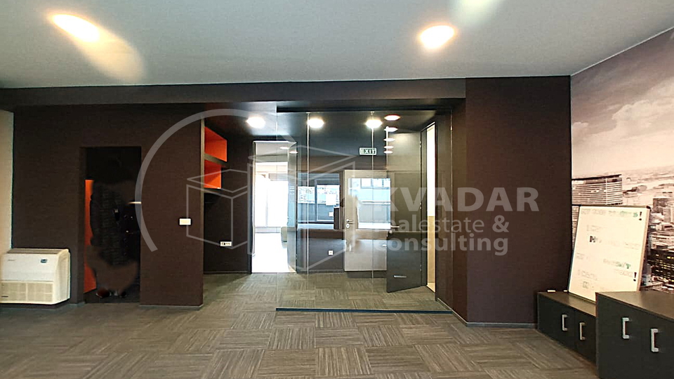 Poslovni prostor u Vrapču - više prostorija i ulaza