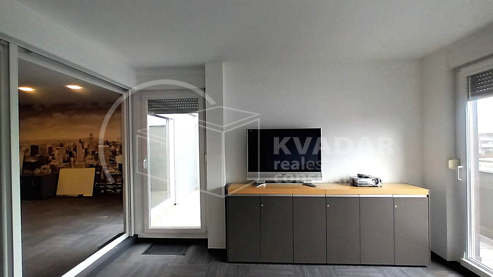 Poslovni prostor u Vrapču - više prostorija i ulaza