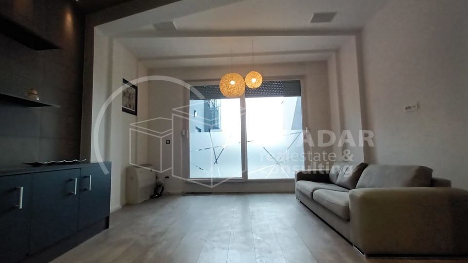 Poslovni prostor u Vrapču - više prostorija i ulaza