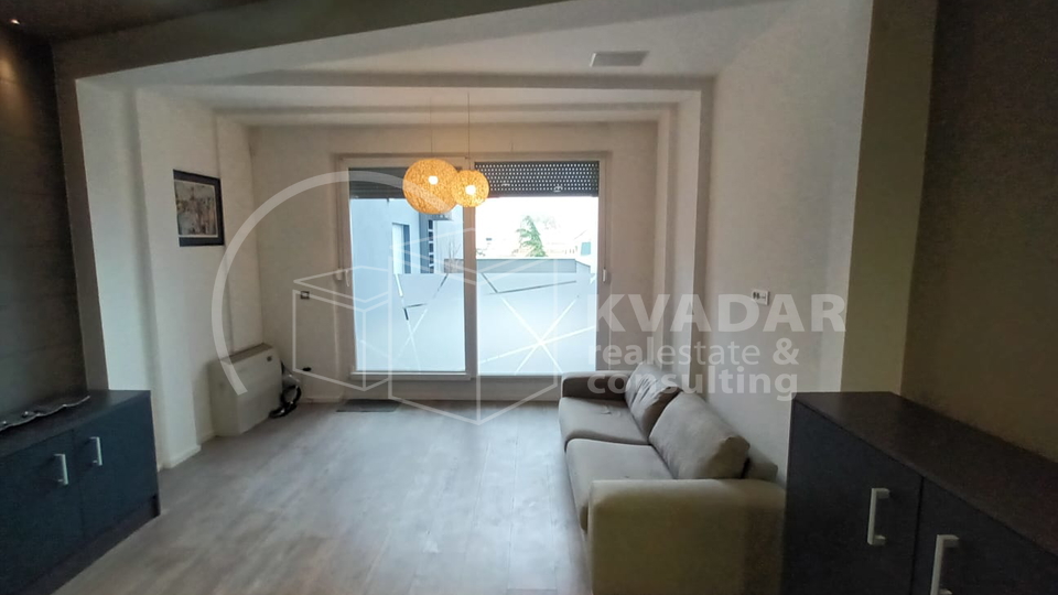 Poslovni prostor u Vrapču - više prostorija i ulaza