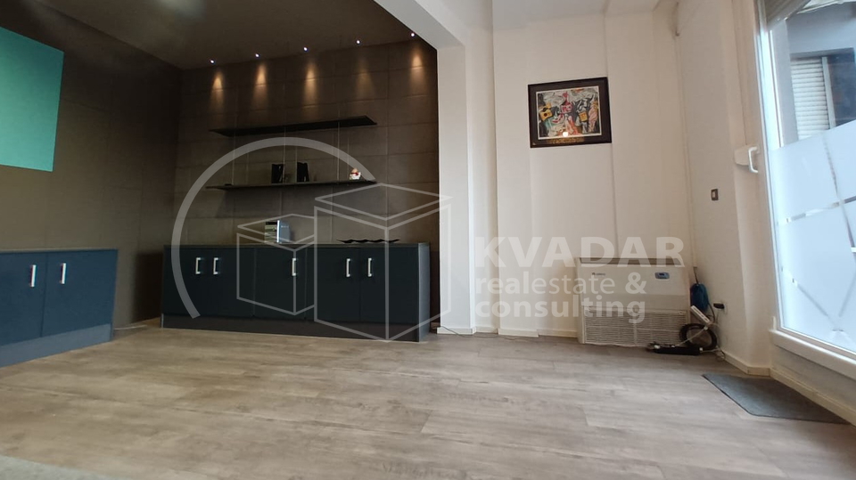 Poslovni prostor u Vrapču - više prostorija i ulaza