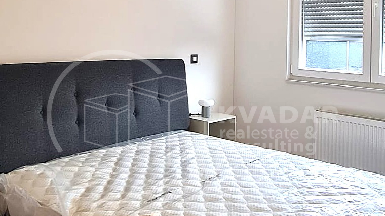 Stan za investiciju ili život – namješten, A+, terasa, parking