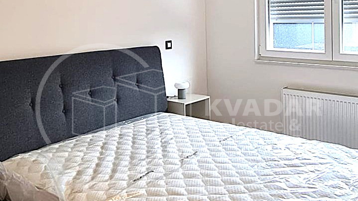 Stan za investiciju ili život – namješten, A+, terasa, parking