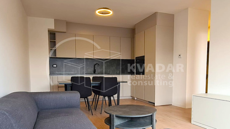 Stan za investiciju ili život – namješten, A+, terasa, parking