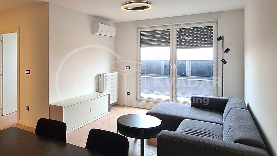 Stan za investiciju ili život – namješten, A+, terasa, parking