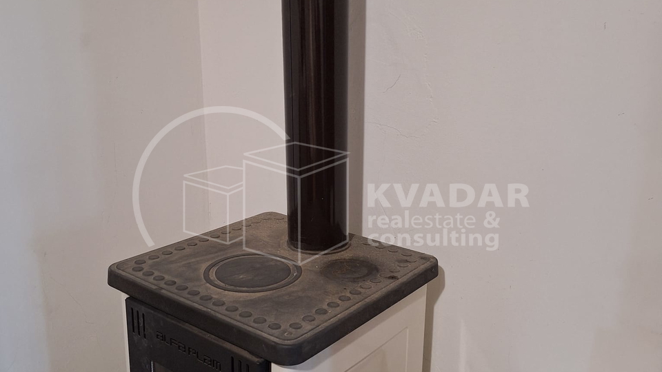 Prodaje se ugodna prizemnica s oku&cacute;nicom u &Ccaron;azmi &ndash; odli&ccaron;na lokacija nadomak centra&excl;