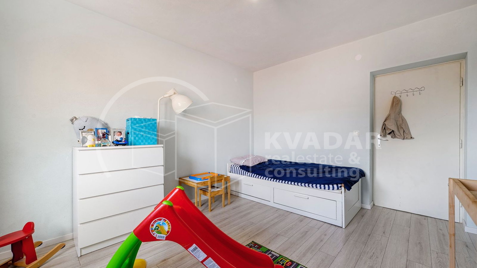 &Scaron;ibenik&sol;centar&sol;prodaje se moderan 3-sobni stan &sol;71m2&sol; izvrsna lokacija&excl;