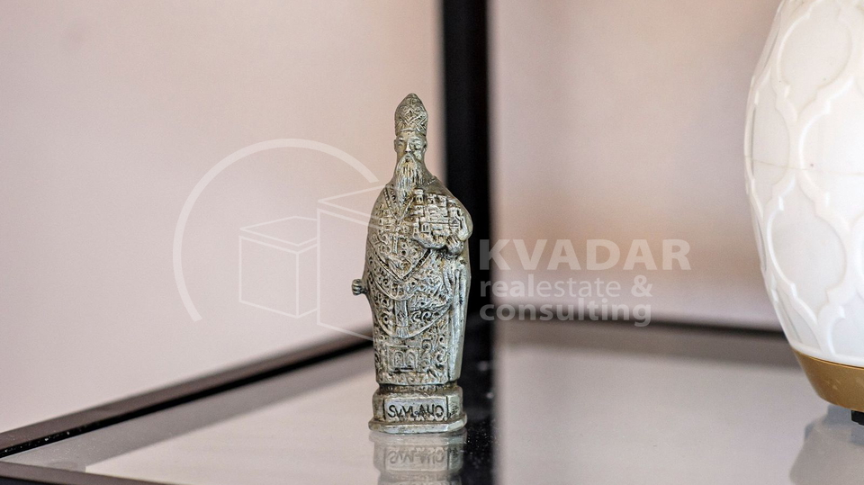 &Scaron;ibenik&sol;centar&sol;prodaje se moderan 3-sobni stan &sol;71m2&sol; izvrsna lokacija&excl;