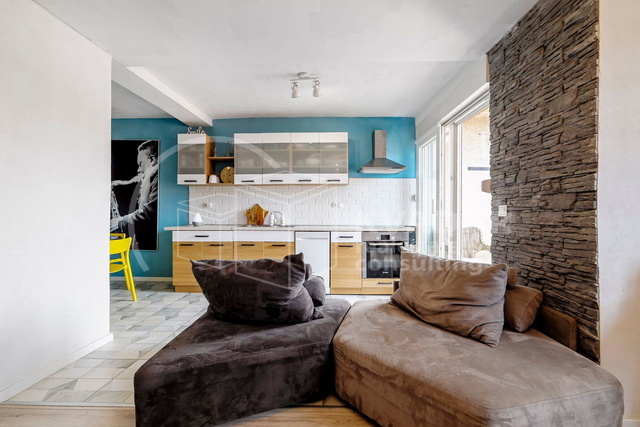 Šibenik/centar/prodaje se moderan 3-sobni stan /71m2/ izvrsna lokacija!