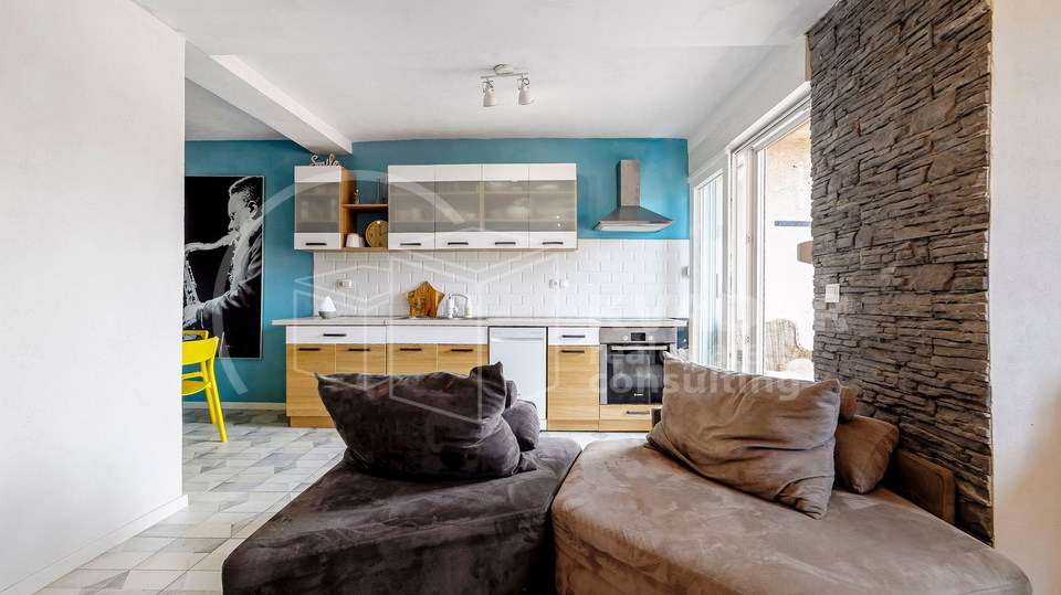 &Scaron;ibenik&sol;centar&sol;prodaje se moderan 3-sobni stan &sol;71m2&sol; izvrsna lokacija&excl;