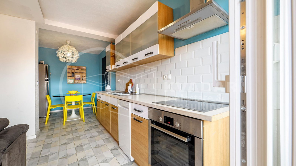 &Scaron;ibenik&sol;centar&sol;prodaje se moderan 3-sobni stan &sol;71m2&sol; izvrsna lokacija&excl;