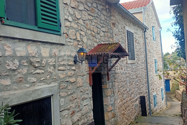 House, 118 m2, For Sale, Murter