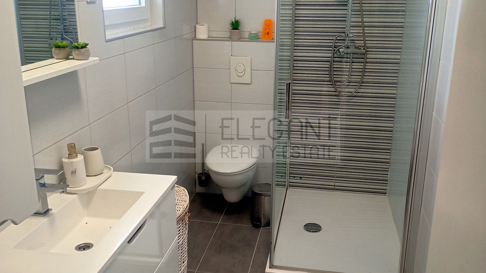 Ku&cacute;a Prodaja Pirovac