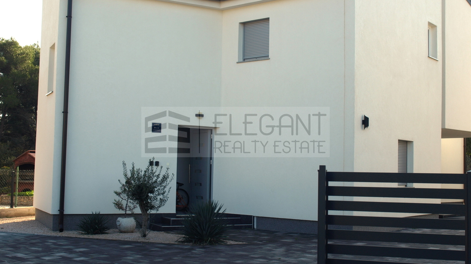 Ku&cacute;a Prodaja Pirovac