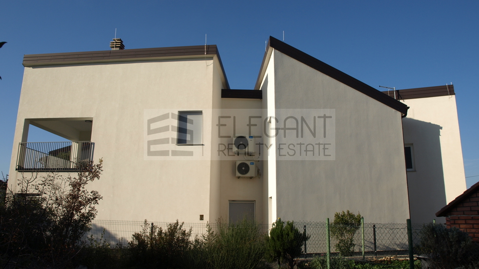 Ku&cacute;a Prodaja Pirovac